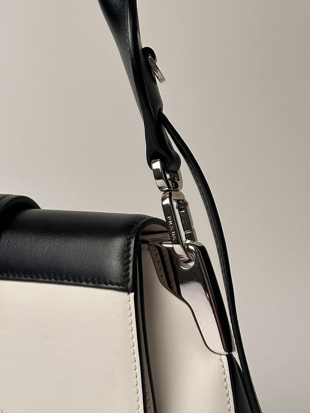 PRADA Sidonie