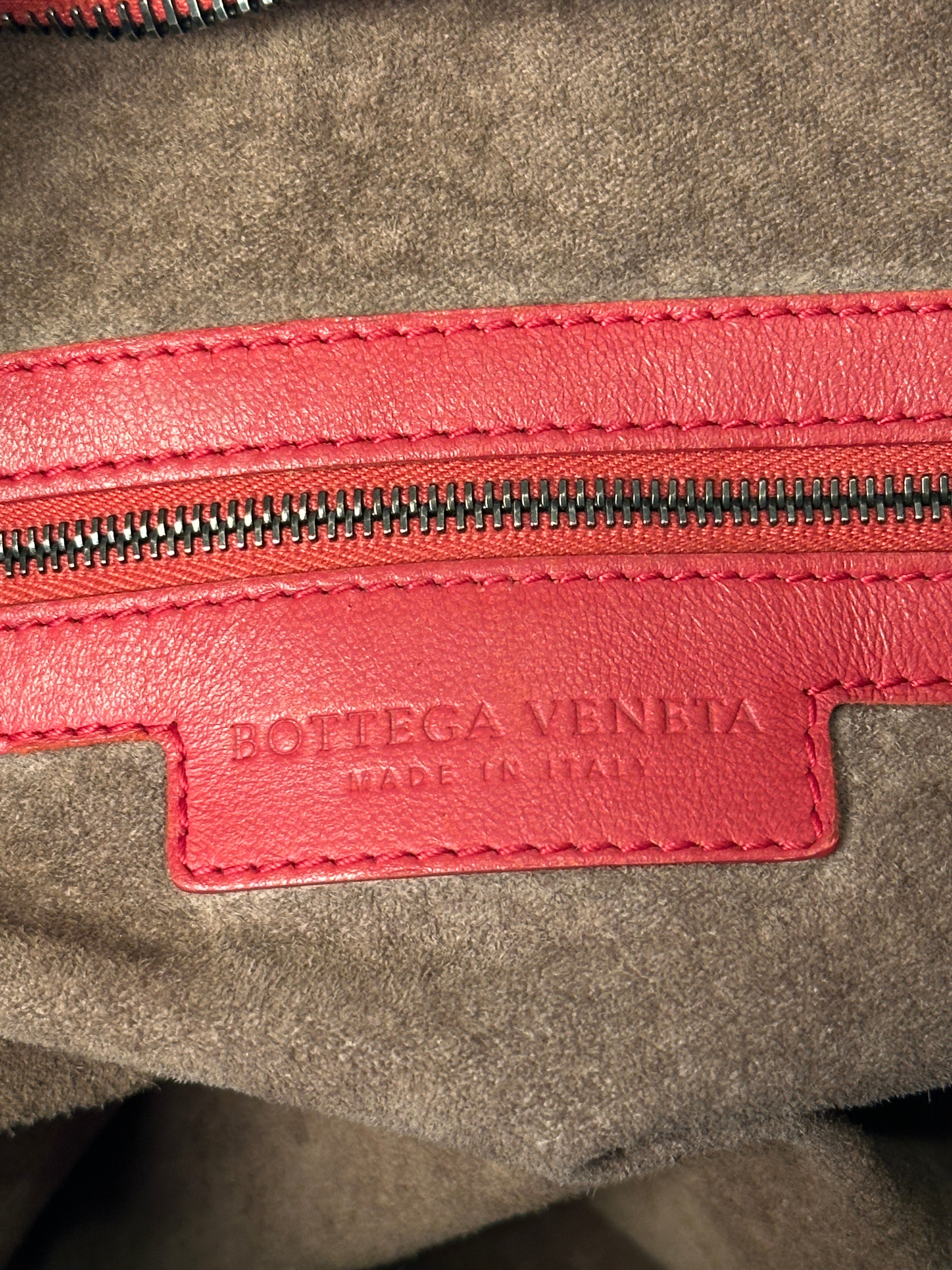 Bottega Veneta Large Veneta Red Leather Shoulderbag