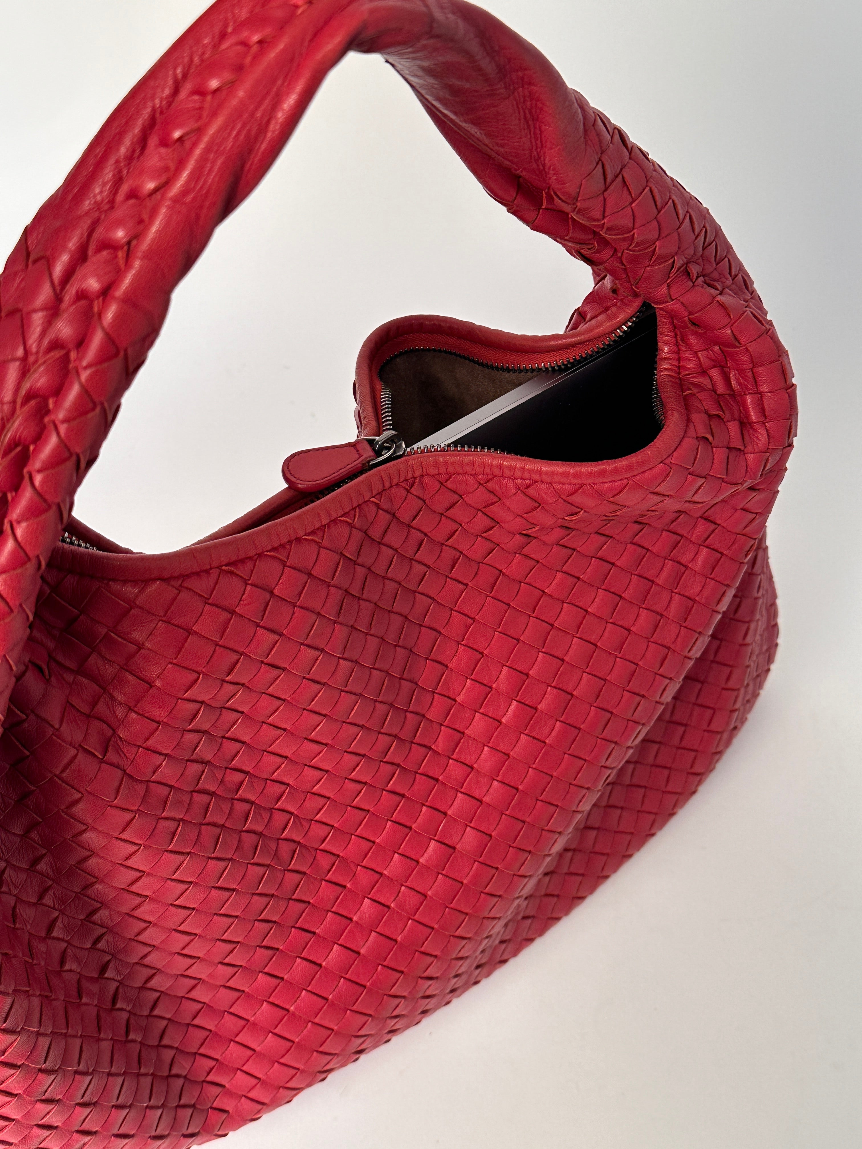 Bottega Veneta Large Veneta Red Leather Shoulderbag