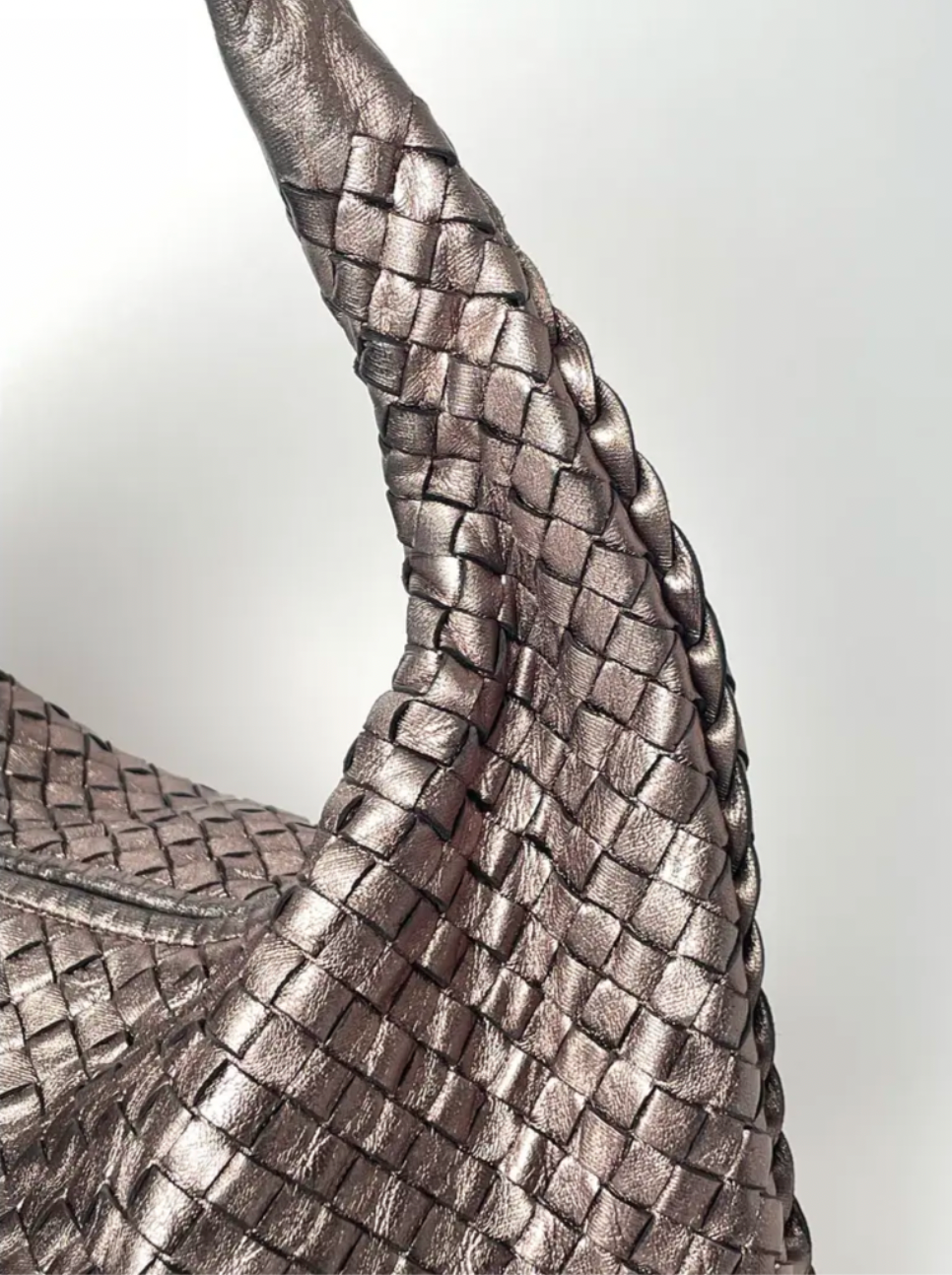 Bottega Veneta Medium Veneta