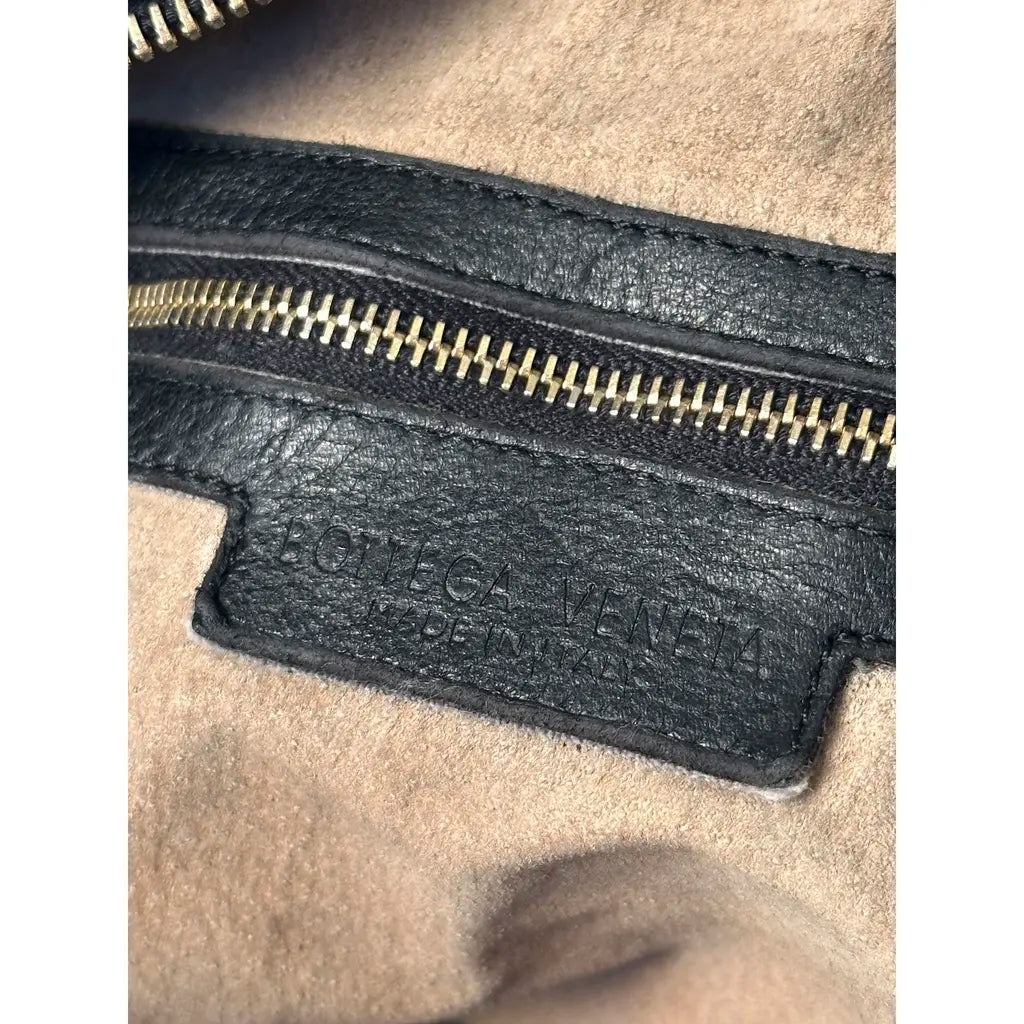 Bottega Veneta Vintage Black Medium Veneta Shoulderbag
